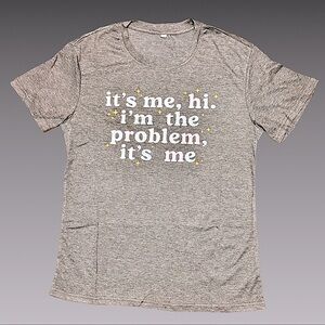 *NWT* “I’m the problem it’s me” gray‎ tee-small